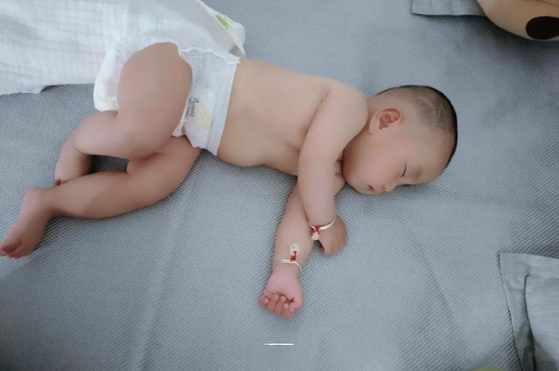 镇江宝宝口水多怎么回事
